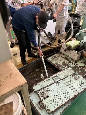 Gepersonaliseerd CNC koelmiddel tank reiniger CNC koelmiddel filter systeem voor slakken reiniging