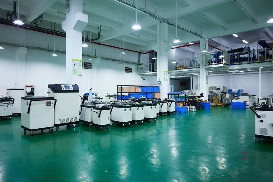 Online slijmreiniging en vloeistofwisseling CNC koelmiddel tankreiniger voor metaalverwerking